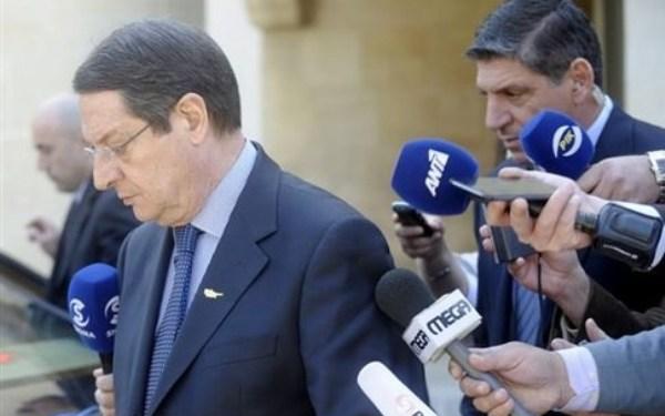 Όπισθεν ολοταχώς κάνει η κυπριακή κυβέρνηση
